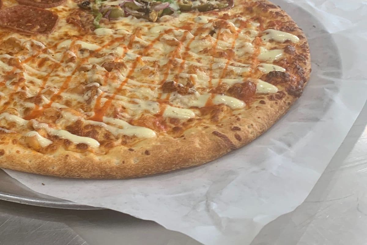 Medium Shawarma, Donair, or Falafel Pizza