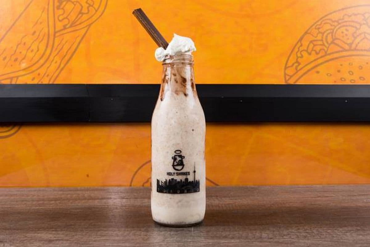 Kitkat Cheesecake - Premium Exotic Holy Shakes