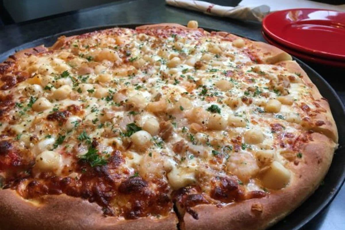 Medium Seafood Pizza