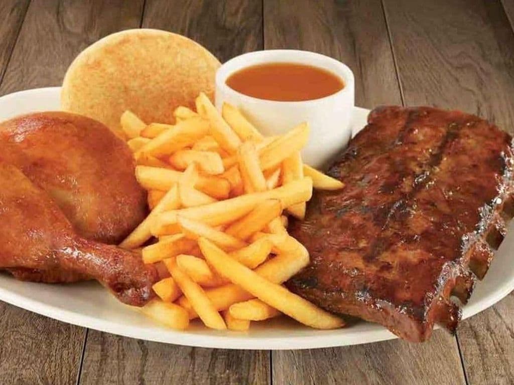 Demi-côtes levées de porc et cuisse / Half Rack of Pork Ribs and Chicken Leg