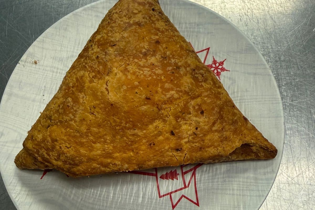 Butter chicken samosa