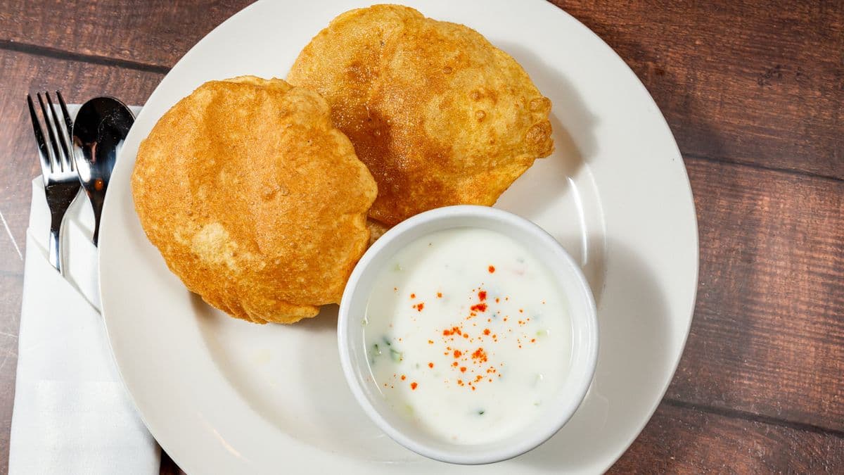 Puri Bhaji ( 4 puri Served with side of aloo bhaji )
