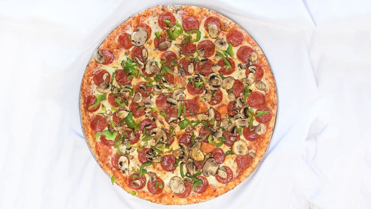 Medium Deluxe Pizza