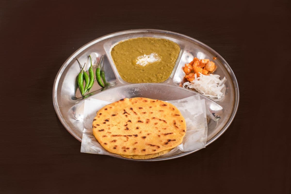 Saag and Makki Di Roti (1 Plate)