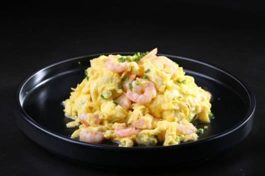 Fried Shrimps with Egg 滑蛋虾仁