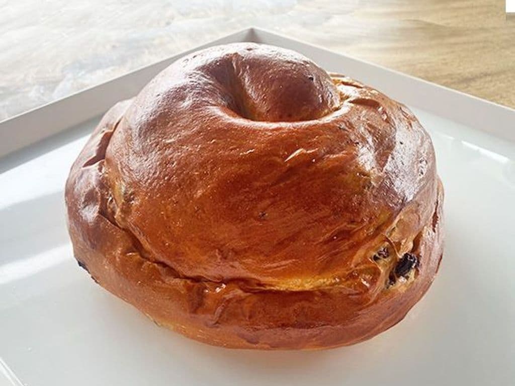 Round Challah with Raisins