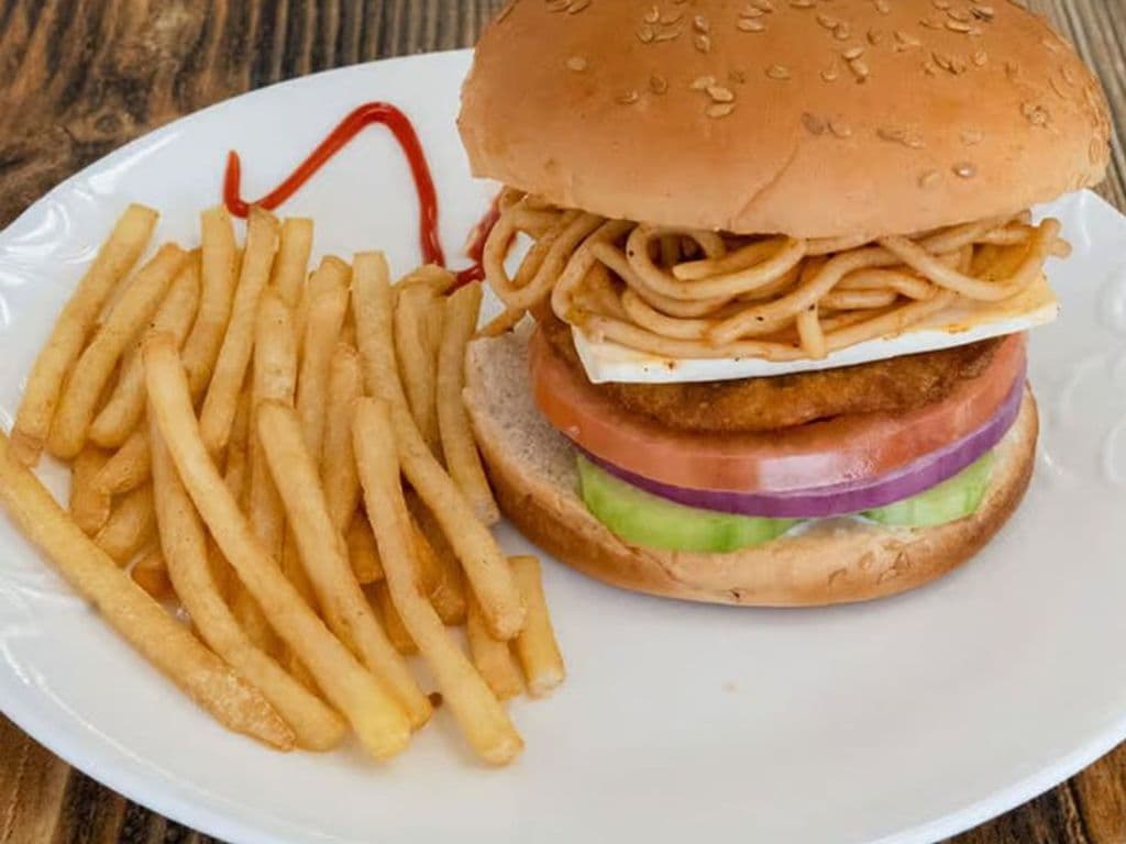 Burger Noodle & Tikki