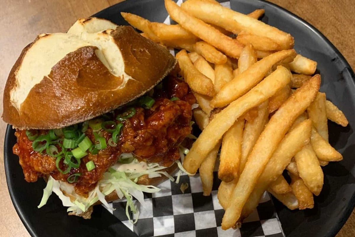 Yang Nyum Fried Chicken Burger