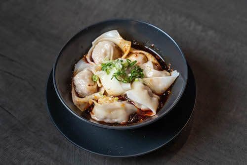 Wontons in Spicy Chili Sauce (Incl. Pork & Prawn) / 紅油炒手(含豬肉&蝦)