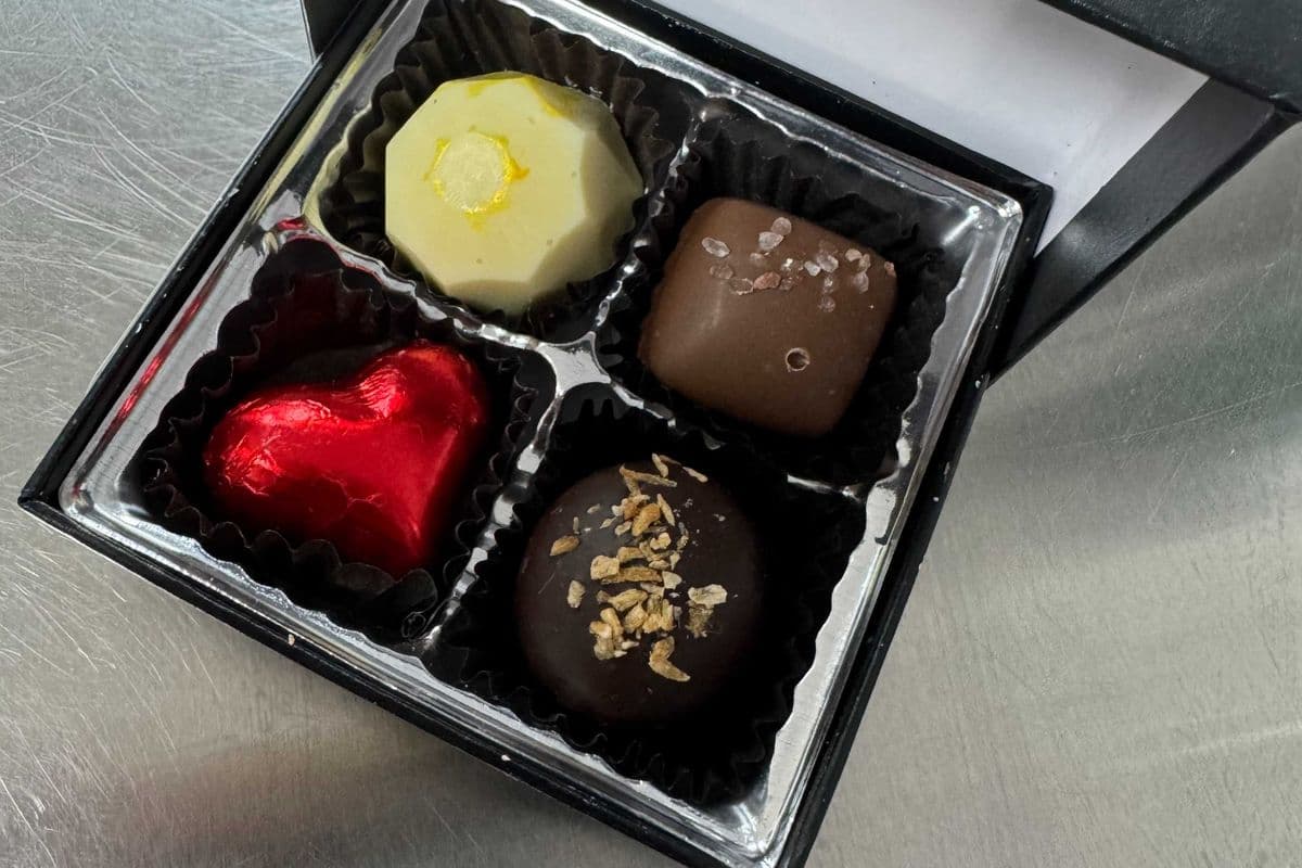 (4pc) Gift Box Assorted Chocolates