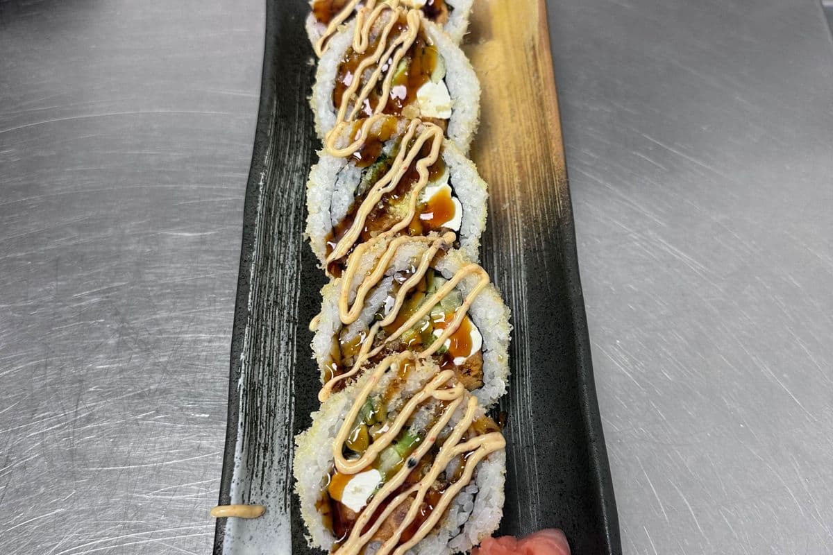 J8. Volcano Roll (5 pcs)