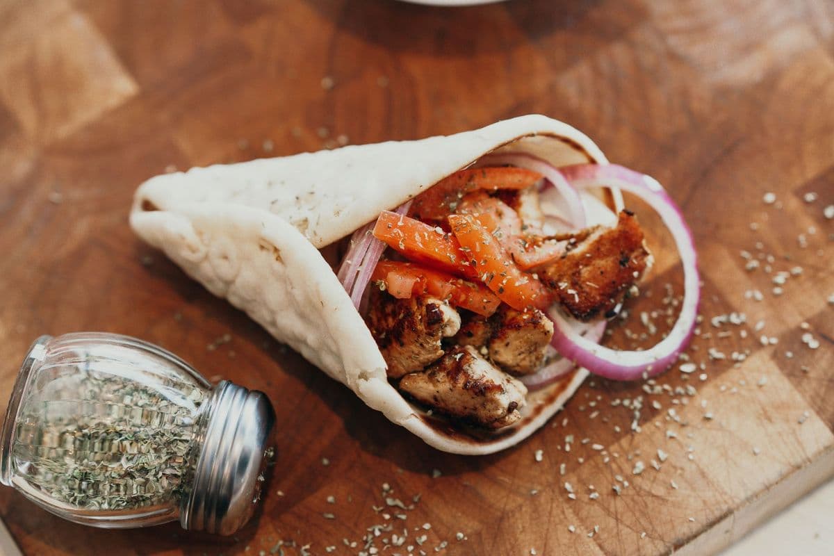 Poulet Pita Souvlaki / Chicken Pita Souvlaki