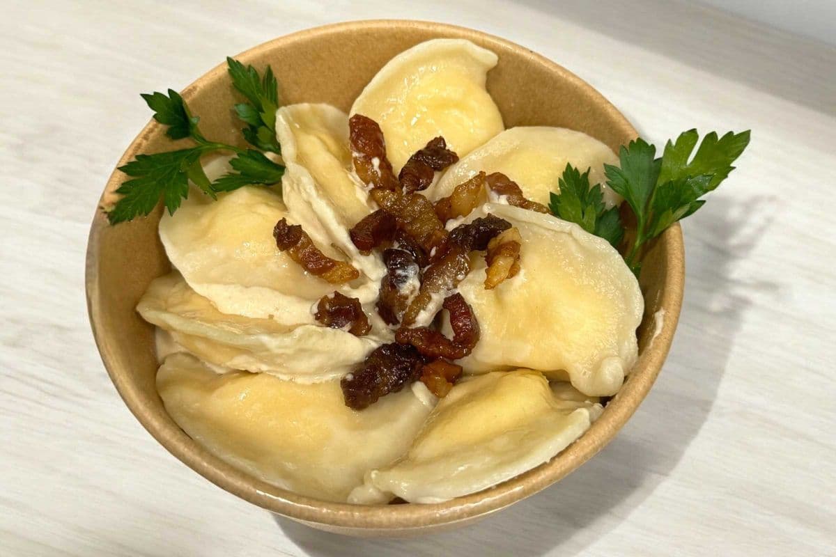 Potato and bacon perogies (1 dozen/ 300g) (657 Cal)