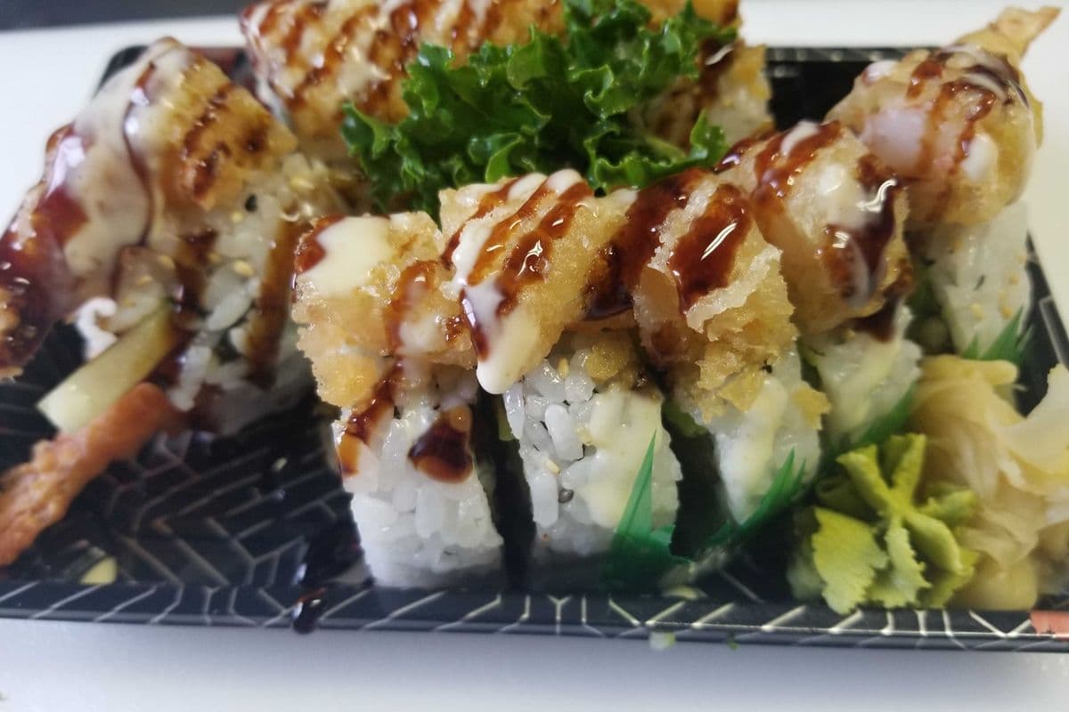C11 Double Dragon Roll (10 pcs)