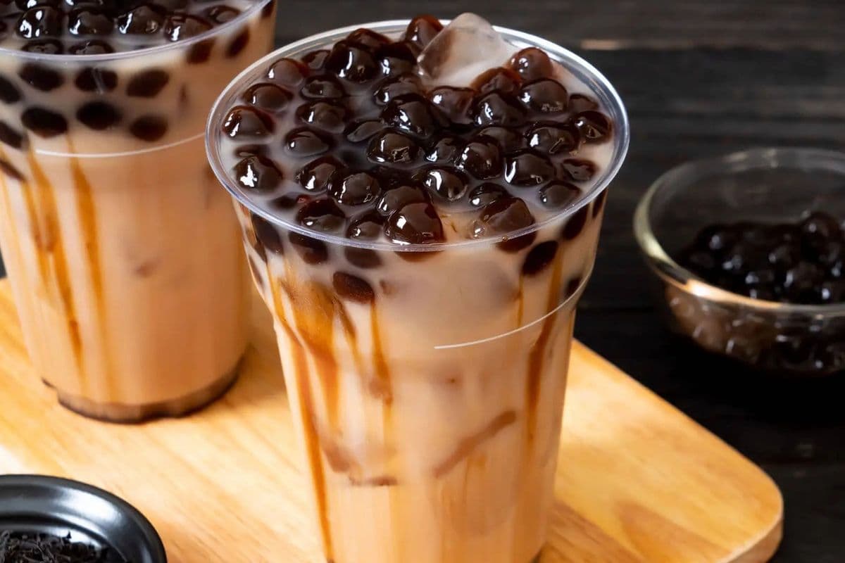 Iced Brown Sugar Boba Tea (Tapioca Pearls) (20 oz)