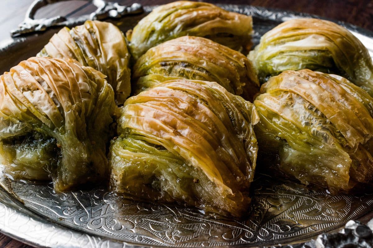 Pistachio Filled Mussel Shape Baklava (per piece)