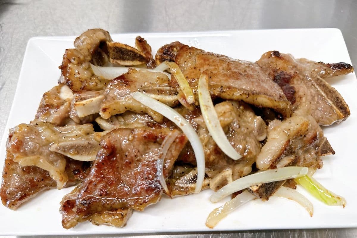 D18. Pan-Fried Beef Short Ribs with Black Pepper 香煎牛仔⻣