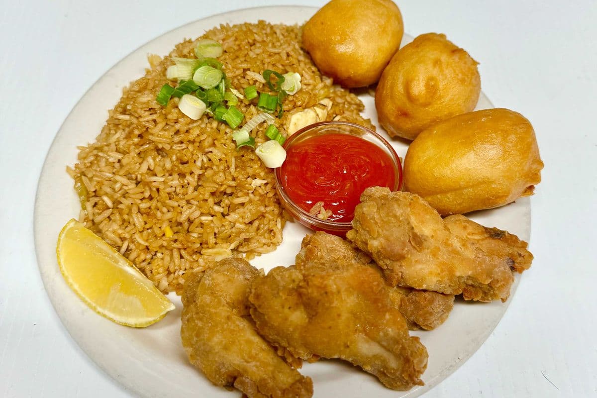 Daily special 2 (chicken fried rice, 3 chicken balls,5 bonbon chicken wings) + sauce