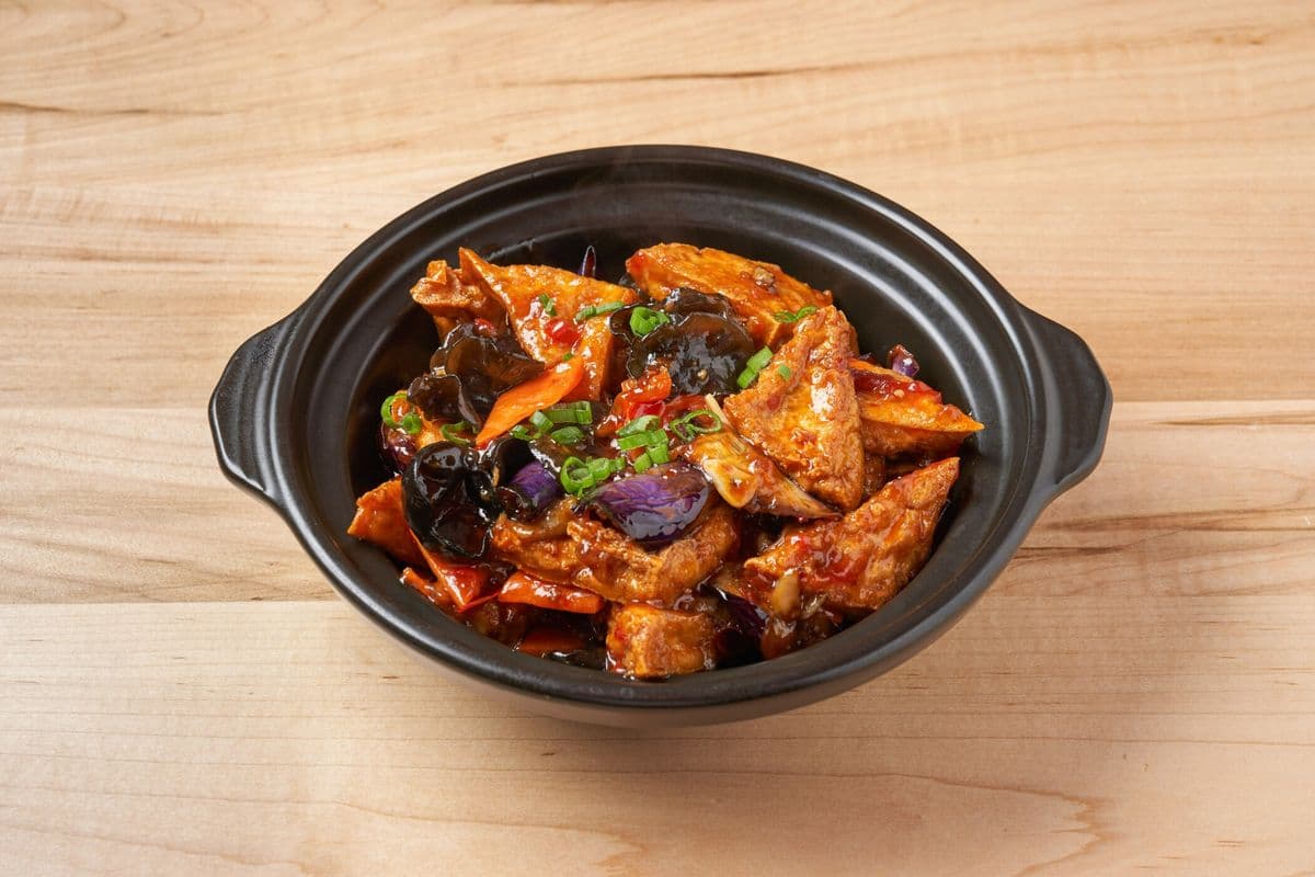 Eggplants and Tofu Clay Pot in Sweet and Chilli Garlic Sauce (鱼香茄子豆腐煲)