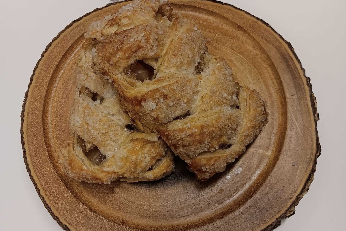 Apple turnovers (470 Cal)