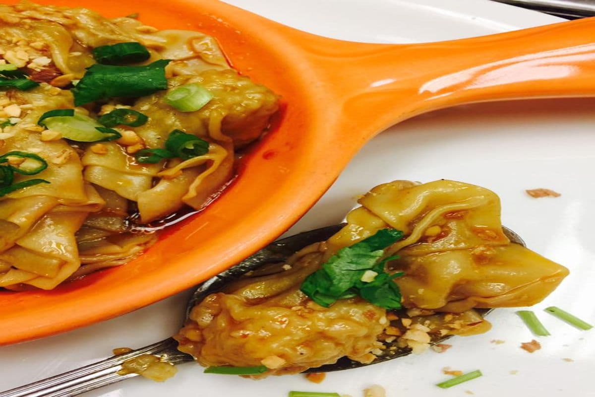 9. Wonton in Garlic and Chilli Sauce