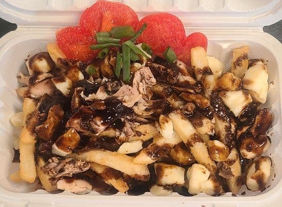 Jerk chicken poutine
