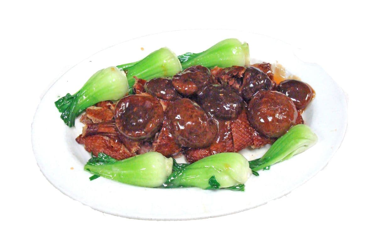 130. Braised Duck with Chinese Mushroom and Vegetable 時菜北菇扒鴨