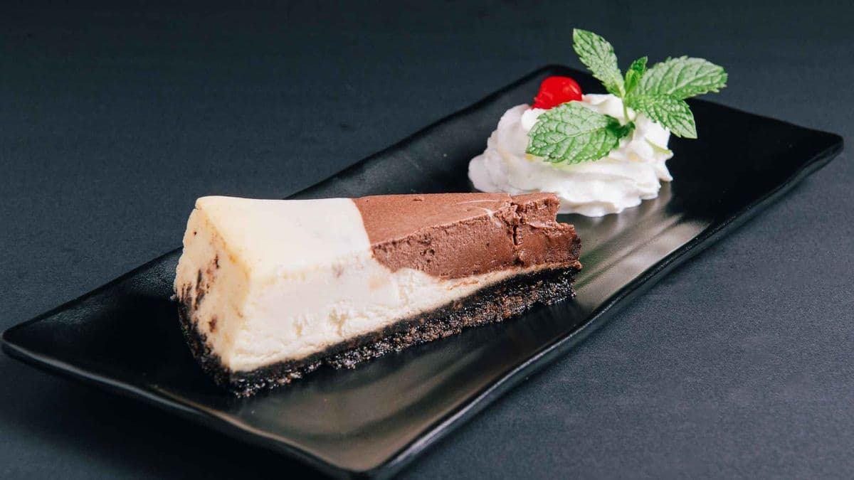 CHOCOLATE SWIRL CHEESE CAKE