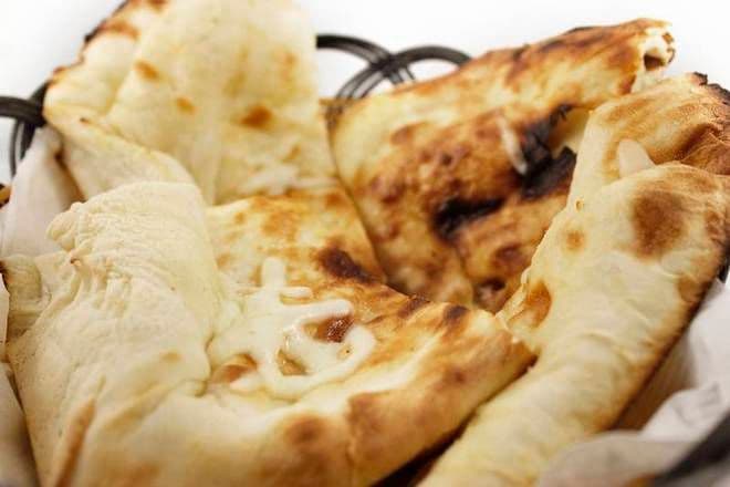 Naan au fromage / Cheese Naan