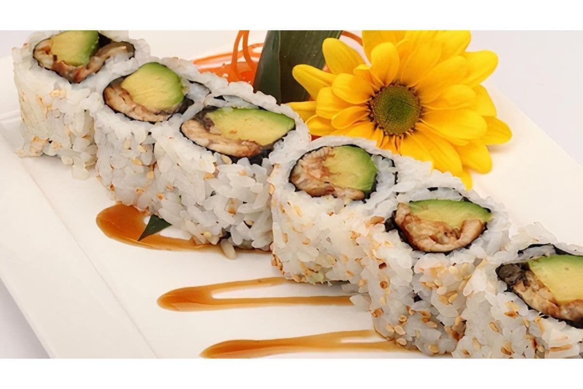 M26 Eel Avocado / cucumber (Eel sauce) (6 pcs)