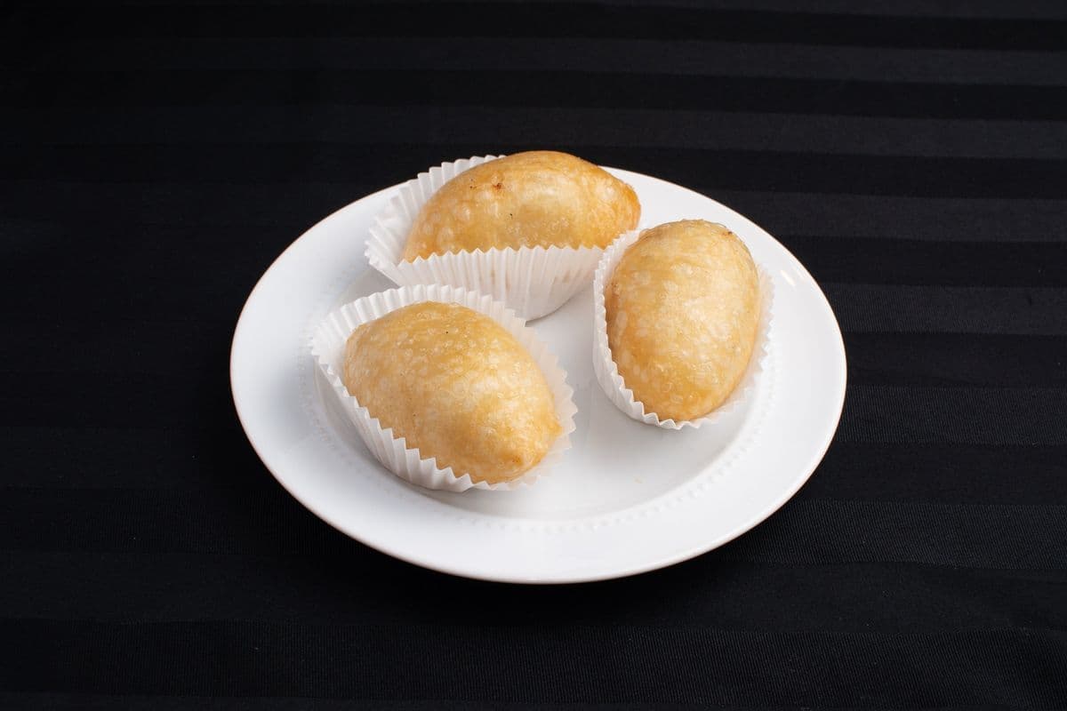 D36. Deep Fried Pork Dumplings (咸水角)