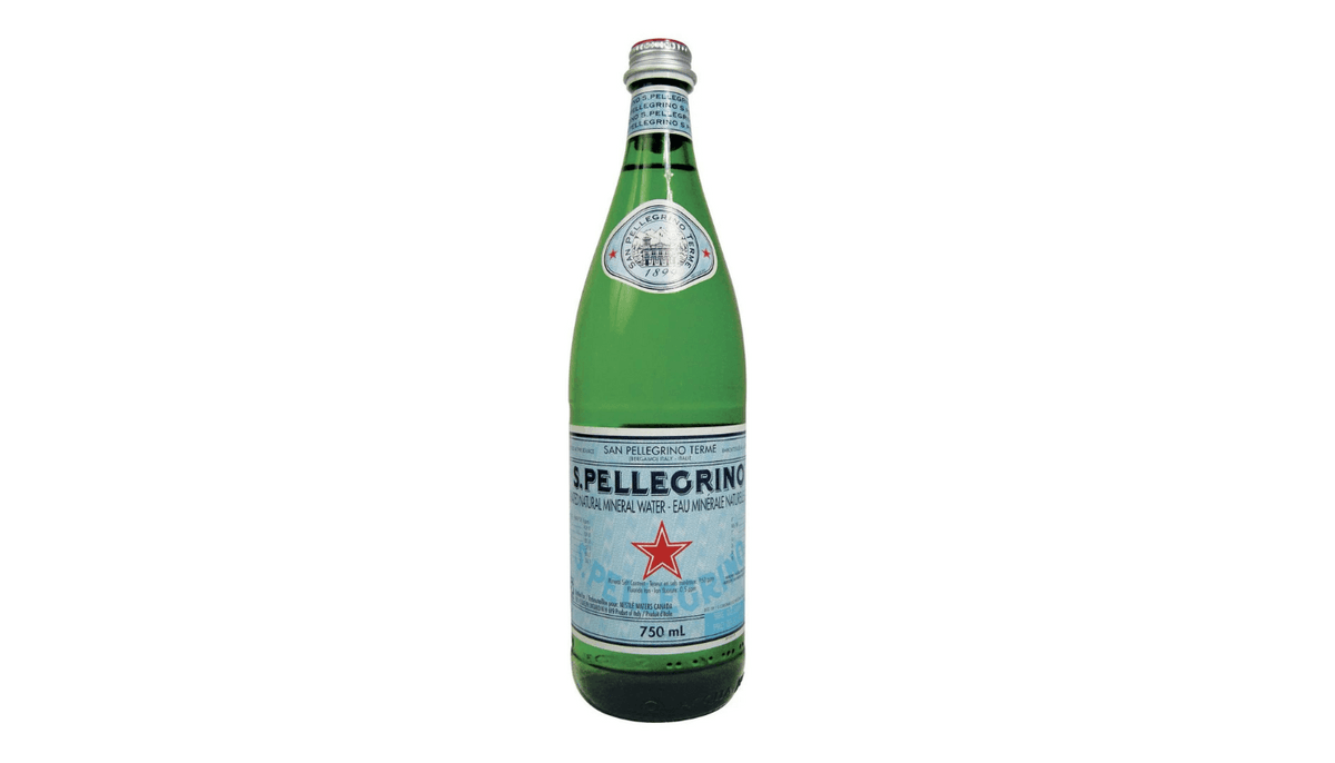 San Pellegrino - Eau Pétillante Gazéifiée Bouteille en Verre 750mL / Sparkling Carbonated Water 750 mL Glass Bottle