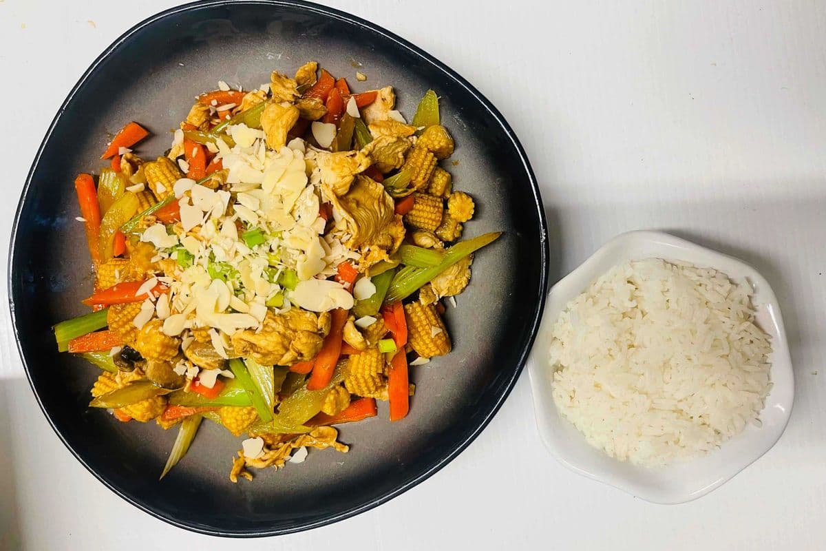 Chicken Almond Guy Ding (steamed rice included)