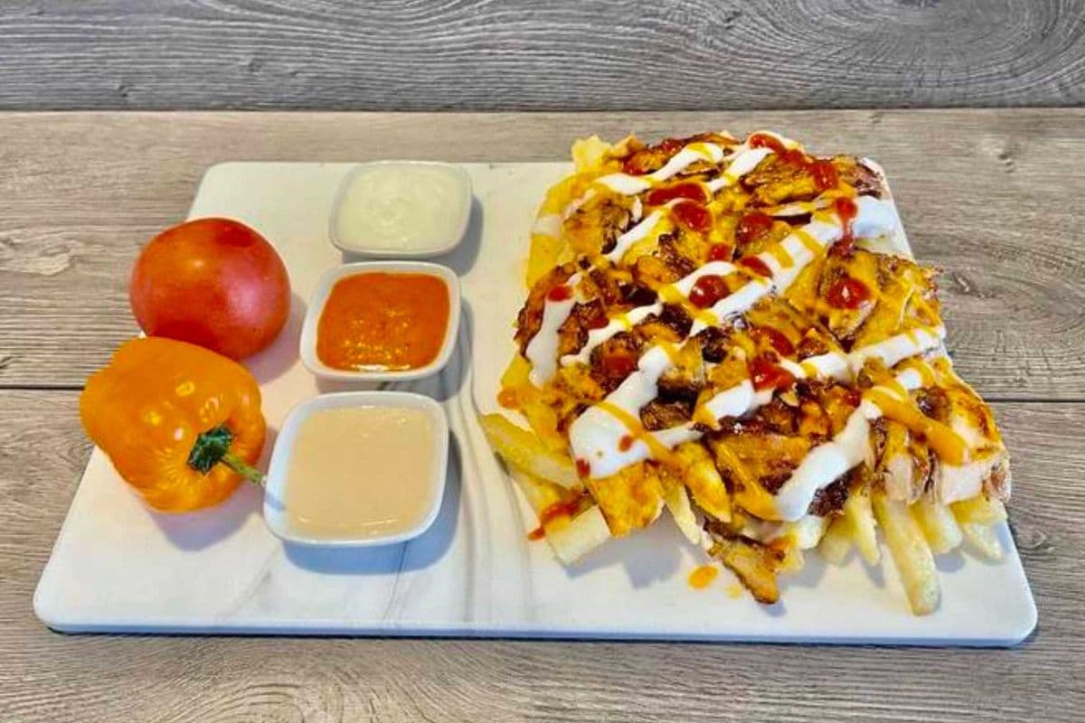 CHICKEN ON FRIES
