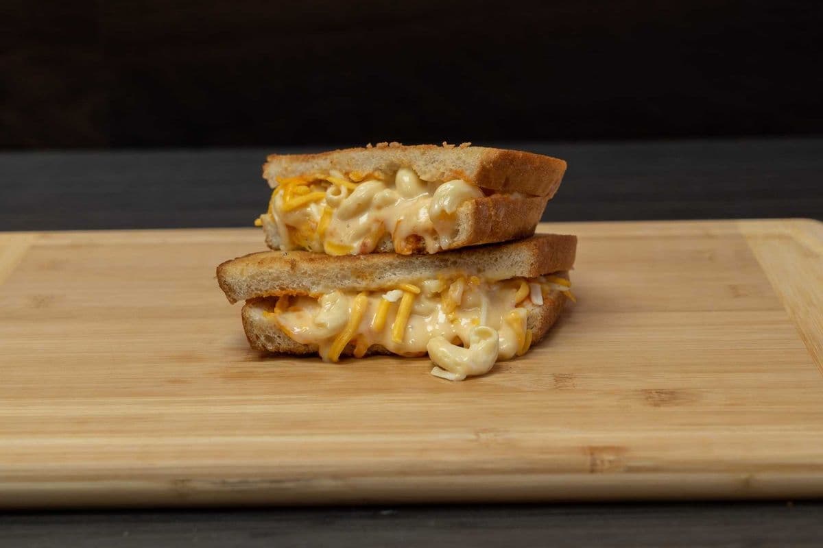 Mac N’ Cheese Grilled Cheese Sandwich