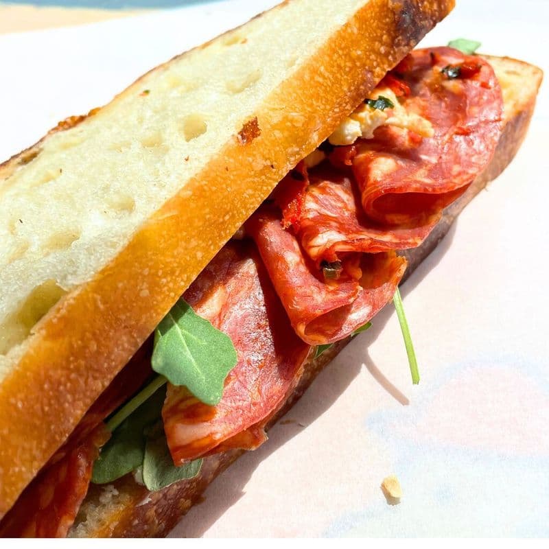 Sandwich chorizo mozzarella / Chorizo and mozzarella sandwich