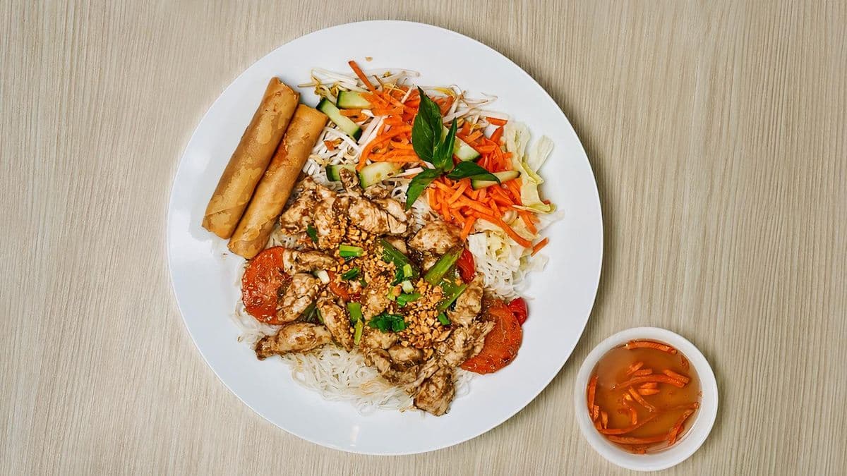 22L. Stir-Fried Lemongrass (Beef, Chicken, Tofu or Shrimp) and Spring Rolls with Vermicelli