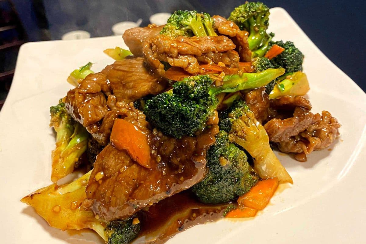 B5. Beef and Broccoli 百家利牛肉