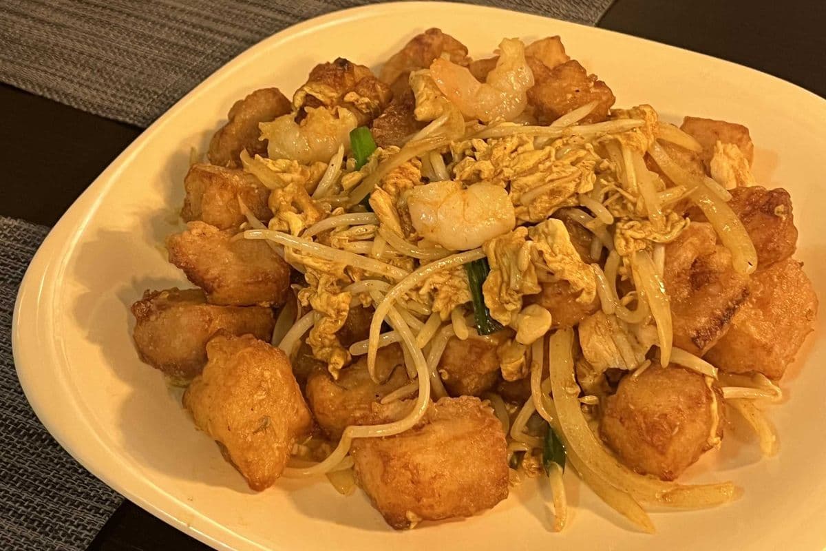 905. Singapore-Style Turnip Cake