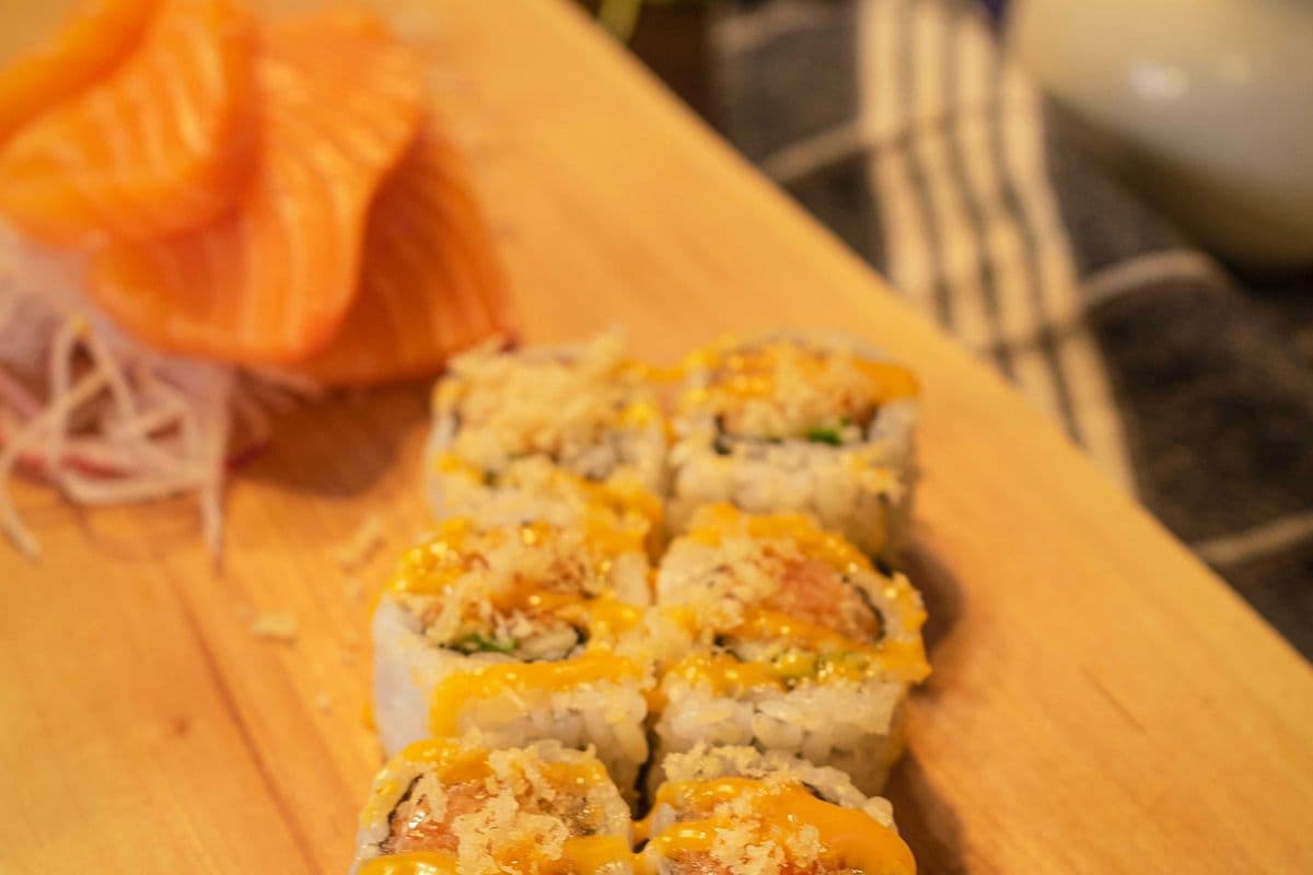 Salmon Sashimi & Spicy Salmon Roll