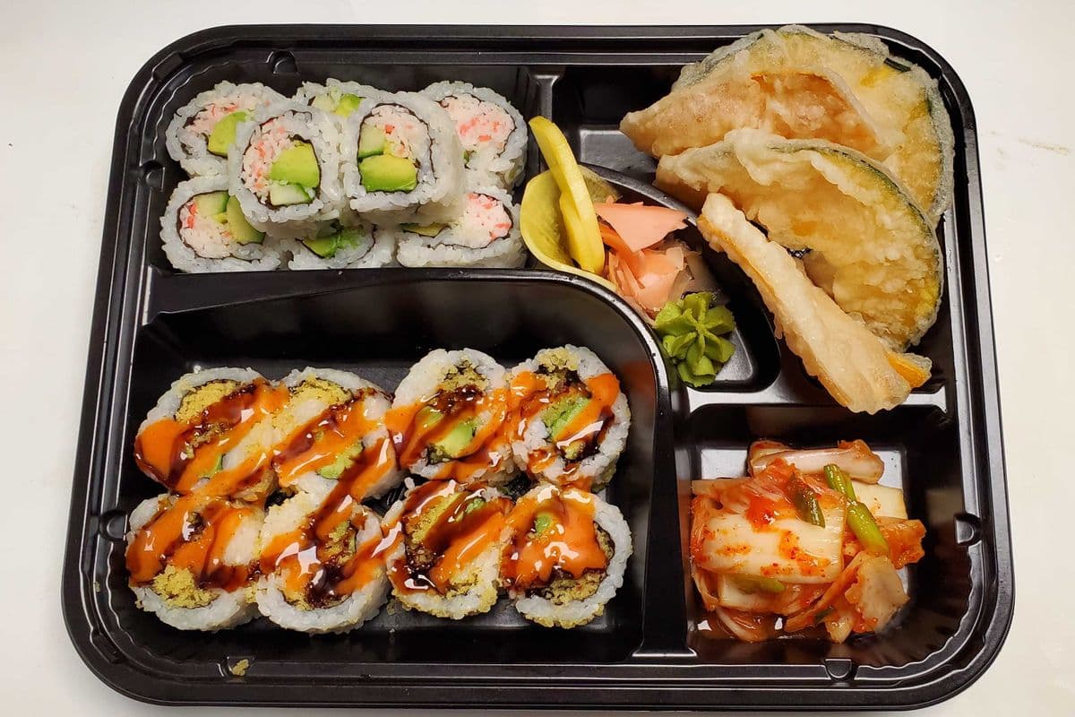 Angry Spicy Salmon Roll (16 pcs)