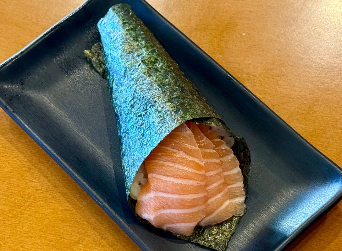 Salmon Hand Roll