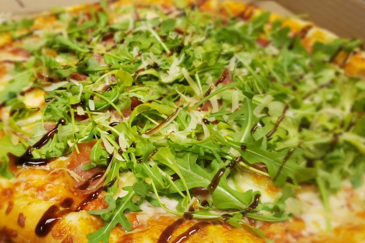Medium Johnny Lombardi Pizza