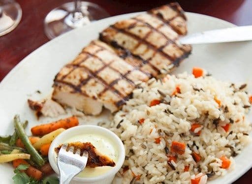 Mediterranean Grilled Chicken Breast / Poitrine grillée méditerranéenne