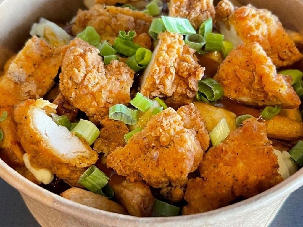 CHICKEN STRIPS POUTINE