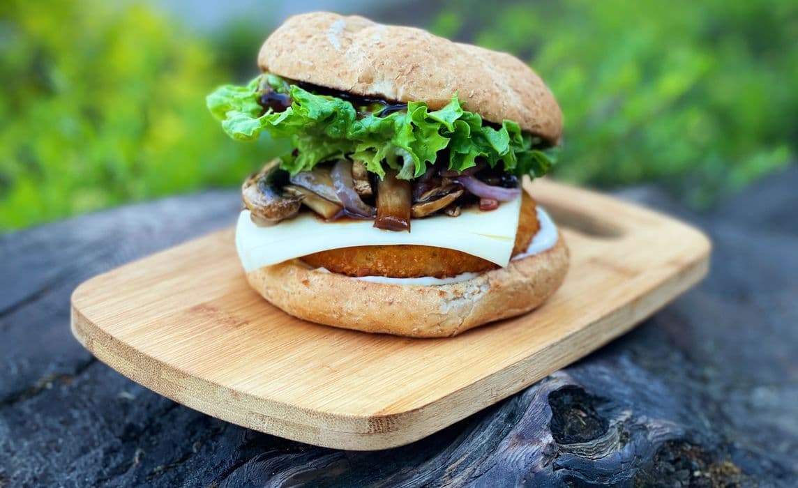 Smokey BBQ Crispy Chick'UN Burger