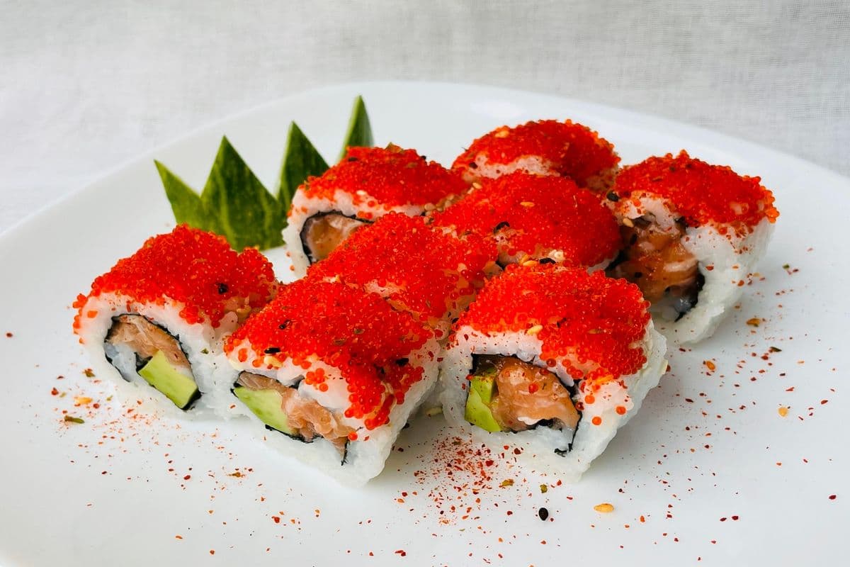 Spicy Salmon Caviar Roll (8 Pcs)