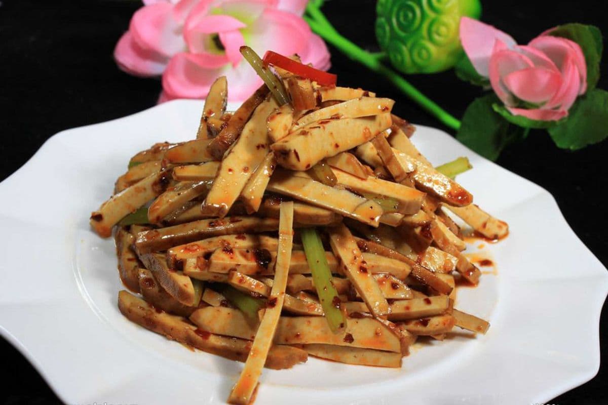 15. Stir Fried Dried Tofu with Chili Sauce (口味香干)