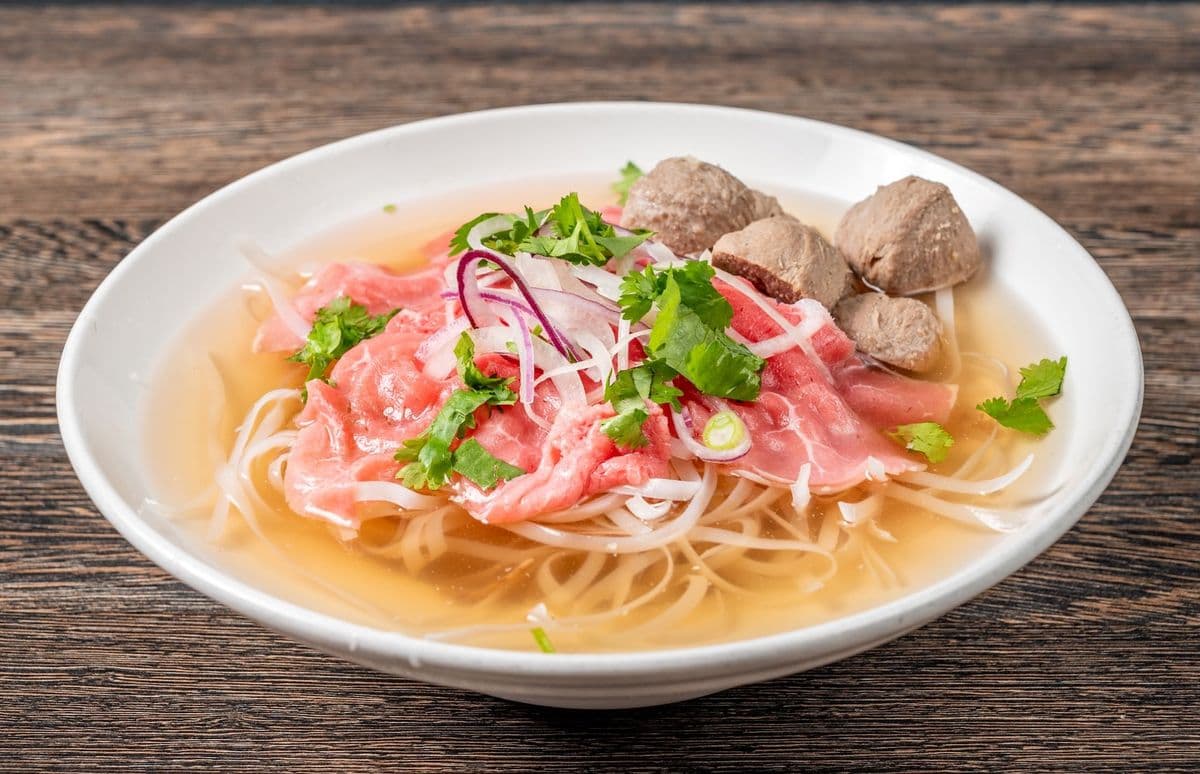 P6. Pho Steak, Beef Balls (L) - OO