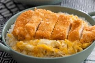 D4. Chicken Katsu Don 日式炸雞排丼飯